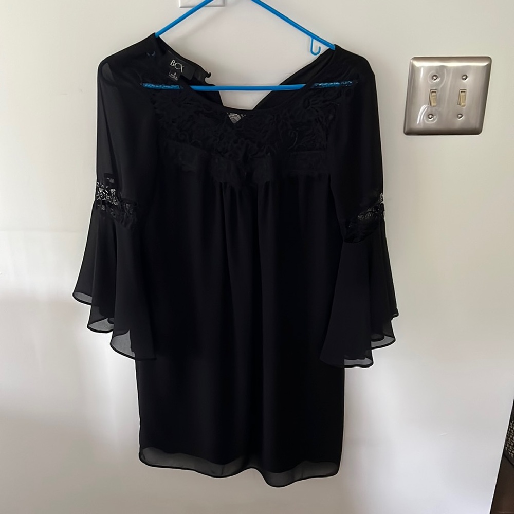 Small black mid quarter sleeve dress. Adorable